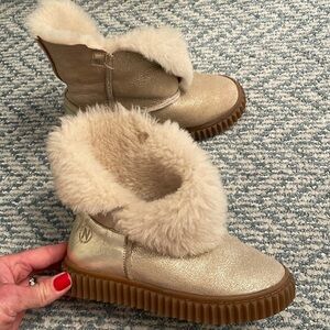 Naturino girls gold boots size 29.  Fur lined hardly worn